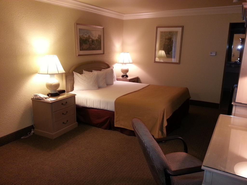 Quality Inn & Suites Vacaville Εξωτερικό φωτογραφία